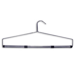 22 inch bedspread hanger for displaying bedspreads comforters and large textiles on retail racks